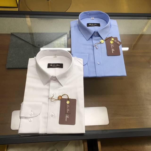 新品 P290 Lp 蓝色齐39-43，白色断41.42 官网同步系列 Ss新款特织长袖衬衣，贸易公司渠道稀出，领先官网发售！经典休闲衬衫搭配独特的尖领设计，简