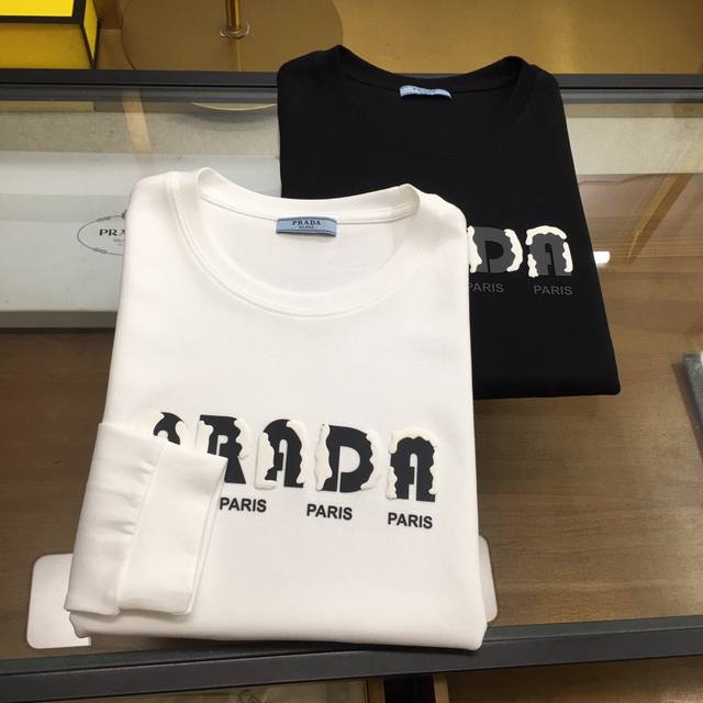 新品卫衣 P210 Prad... 2025季时尚长袖卫衣 高端定制经典系列，时尚有型 经典圆领款式，简单大方，胸前经典品牌高档Logo设计 采用高档内里保暖极