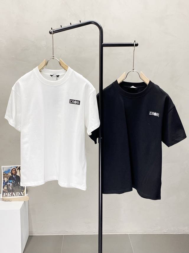 P140。Dior迪奥独家专供新款原单男士休闲短袖 高端定制 高端版本 时尚百搭爆款进口面料 手感超柔软细腻 穿着亲肤舒适 高端精品 代工厂P精细做工 上身非常