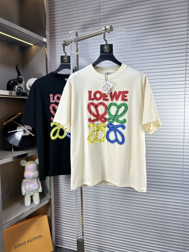 P220 Loew*罗意威 Ss25春夏新款短袖，顶级图案Logo，帅气时尚，简约百搭款。面料棉 不仅挺括，保持潮流的廓形，又穿着舒适，纱织更细腻 码数：Xs-
