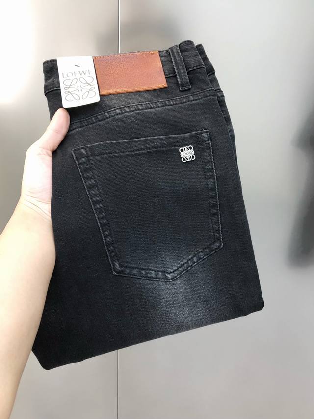 P240 L*Ewe 罗意葳2025早春新款男士修身小脚牛仔裤 官网同步简洁时尚 爆款 高端定制 原单狠货 后裤袋Logo标设计 定制进口丹宁水洗牛仔纯棉面料