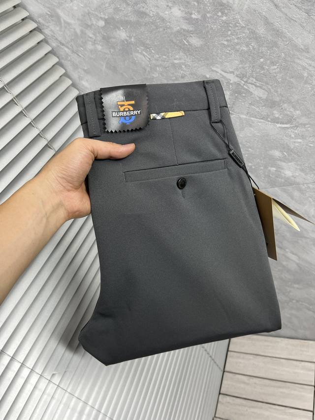 P250 巴宝‘’休闲裤 西裤新款 高级定制裤子专用面料 定制原版五金 重工工艺打造 车工走线精细 定制面料 柔软舒适 质感显著 辅料精美 上身效果超赞 三标齐
