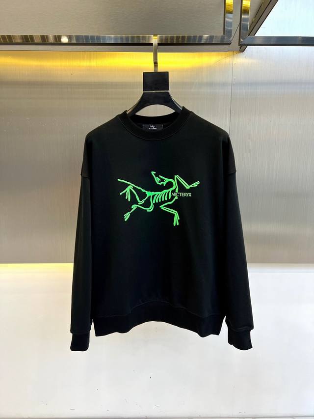 P250 Arcteryx 始祖鸟、Aw秋冬新品廓形圆领套头卫衣！面料采用进口定织定染全棉双纱紧密棉，布面干净.，布纹清晰，柔软舒适，螺纹釆用定染无色差。经典图