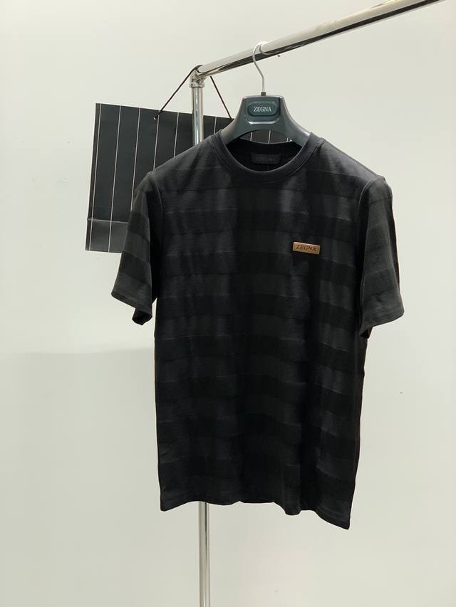 P220，杰尼亚 Zegna，2025夏季最新品，专柜同步有售，原单狠货，时尚休闲圆领短袖T恤，采用进口原版面料，舒适透气，顶级印花工艺字母图案装饰Logo，上