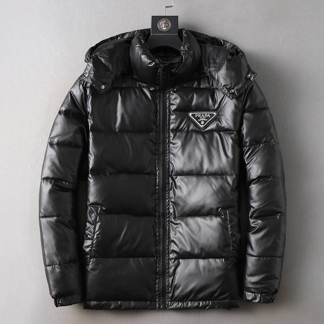 P550 普拉达 三标齐全 Ss冬季新款棉服加棉加厚外套，秀场新品品相非常完美，舒适保暖，色泽饱满诱人，非常出彩的设计，轻松将时髦感进阶，做工极为考究严谨，走线
