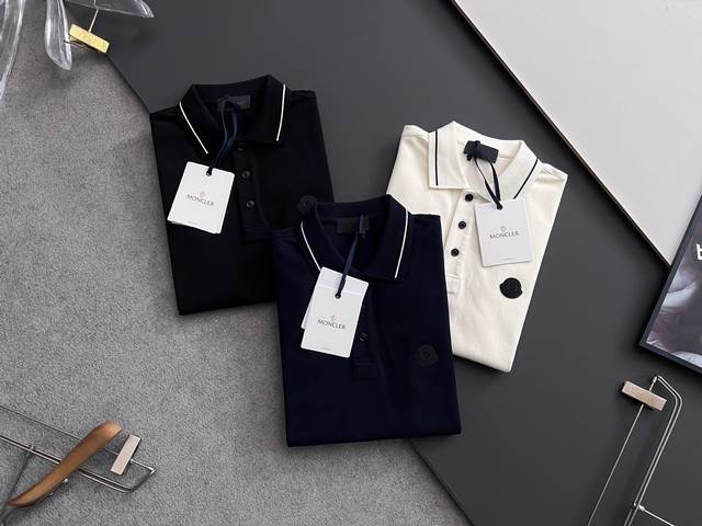 P260 品质元单Moncle*25早春夏新款Polo短袖，这款Polo衫采用高端棉质珠地面料制成，是适合各种季节的隽永设计单品。经典款式，胸前饰有经典硅胶标识