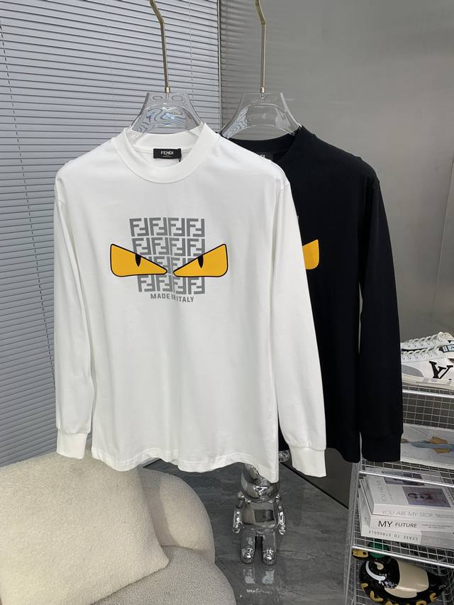 P210 Fendi芬迪 春季情侣款长袖T恤最新版型系列，袖口收缩长袖T恤。定制高级面料手感柔软舒适带有弹力，搭配重工工艺，简约大气，上身效果超赞，大货已出，码
