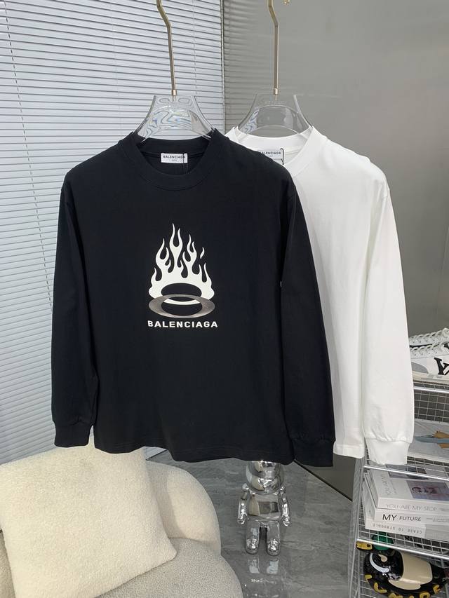 P210 Balenciaga巴黎世家 春季情侣款长袖T恤最新版型系列，袖口收缩长袖T恤。定制高级面料手感柔软舒适带有弹力，搭配重工工艺，简约大气，上身效果超赞