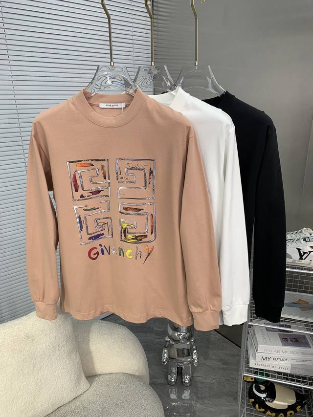 P210 Givenchy纪梵希 春季情侣款长袖T恤最新版型系列，袖口收缩长袖T恤。定制高级面料手感柔软舒适带有弹力，搭配重工工艺，简约大气，上身效果超赞，大货
