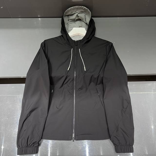 P610。 新品 Jy 保真原单， 渠道订单，极品好货！ 商务人士首选！！！ Ss秋冬新品男士微纤维面料双面 Brezza束腰连帽夹克外套 经典双面设计，之余增