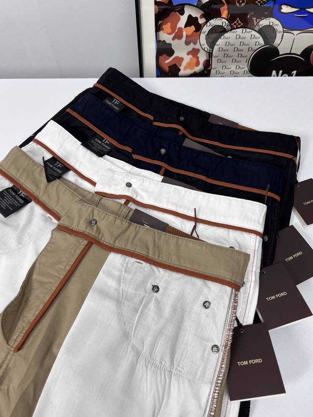 P200。Tf家大牌欧货...25Ss早春夏季新款男士休闲西裤，经典斜插口袋款式，小直筒版型，时尚男士衣橱必备单品！男士商务休闲百搭简约款！ 贸易公司渠道，时尚