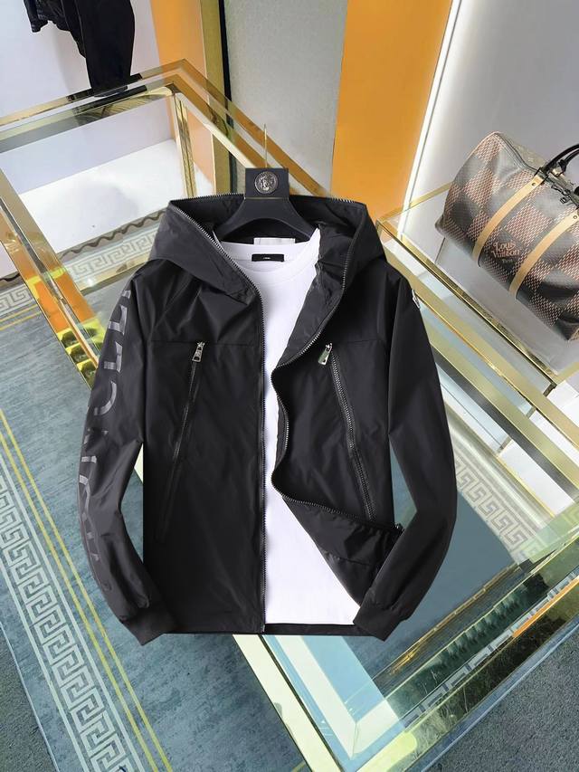 开春爆款， P350 蒙口 Moncler 官网同款，提前发售！2025Ss开春新款男士夹克外套，原单三标齐全高端版本！带隐藏帽，专柜定制面料 透气舒适度高，细