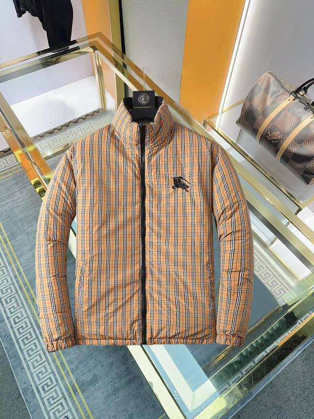 P480 巴宝莉 三标齐全 2025Ss冬季新款双面穿羽绒棉服外套，秀场新品品相非常完美，舒适保暖，色泽饱满诱人，非常出彩的设计，轻松将时髦感进阶，做工极为考究