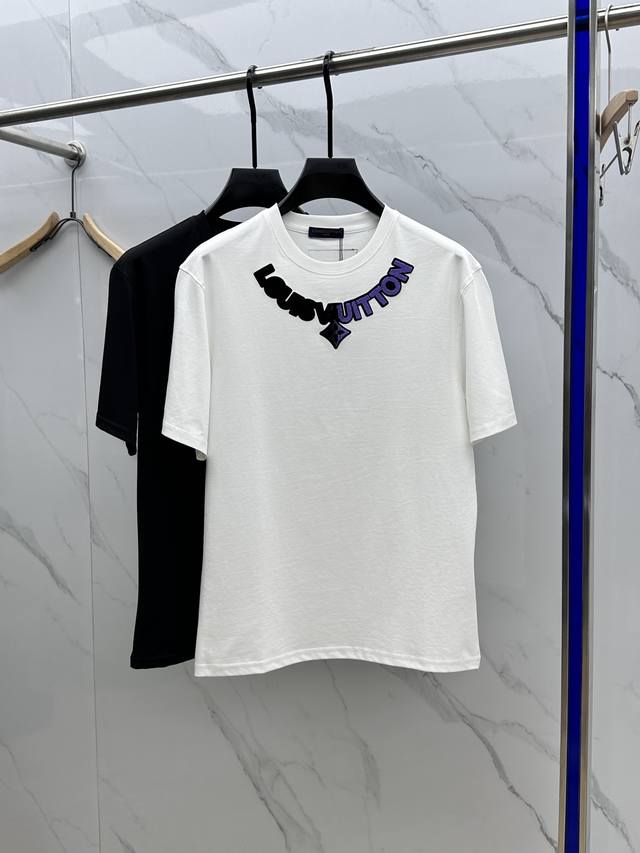 P200 Lv 路易威登 2025春夏全新系列单品上线，非常时髦前卫的一款男女同款短袖，标识Logo图案印花修饰！区别于以往的不同，宣示品牌传承多年的设计理念！