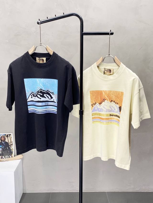 P210。The North Face北面&Gucci古驰独家专供新款原单男士休闲短袖 高端定制 高版本 时尚百搭爆款进口面料 手感超柔软细腻 穿着亲肤舒适 高
