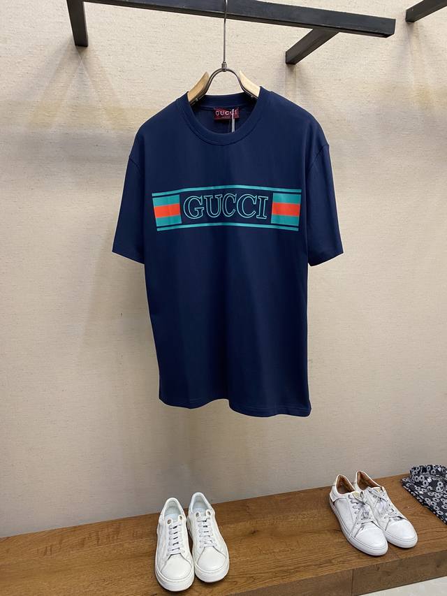 P170Gucci、Gu旗帜印绣圆领短袖 原,700购买；细绒针织棉面料、Gu织带旗帜印花、立体刺绣工艺、圆领短袖、标准版型、全套辅料配备 # 纯棉质针织平纹面