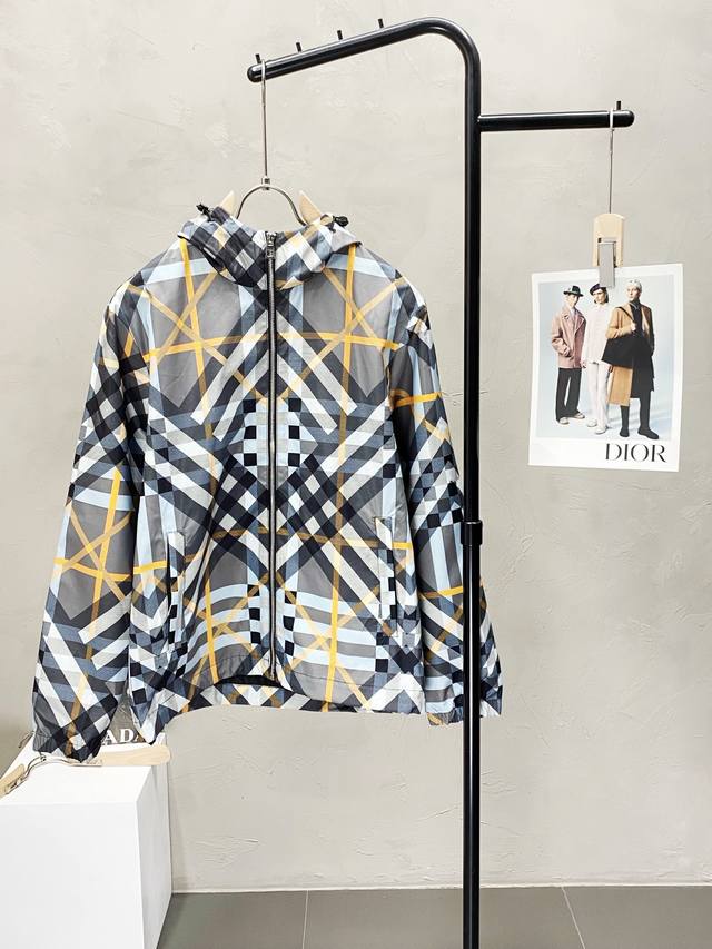 P350。Burberry巴宝莉独家专供新款原单男士休闲春秋夹克 透气舒适 高端定制 高版本 时尚百搭爆款进口面料 手感超柔软细腻 穿着亲肤舒适 高端精品 代工