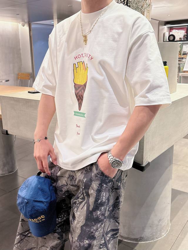 P220 芬迪 2025春夏新款首发专柜最新款短袖圆领T恤 官网同款 高端订制 设计前卫时尚！品牌Logo重工艺设计 高端定纯棉面料.手感柔软.穿着舒适.专柜级