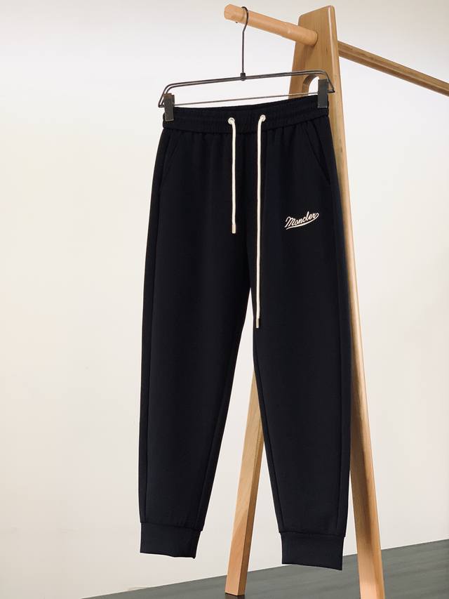 P250 Moncler 蒙口 2025Ss早春新品 刺绣抽绳休闲裤 时尚系列，独特设计，抽绳休闲长裤 订纱开始订染和订纺。 国内某大厂出口日本 和供应几大顶级