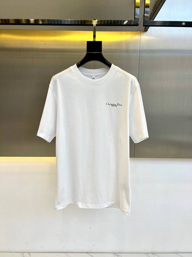 P300 Dio迪奥、25Ss春夏新款高支棉质圆领短T，男士胸前Cd Couture裂胶印徽标。甄选客供进口100%欧棉面料，手感轻薄爽滑，触感超级柔软亲肤，上