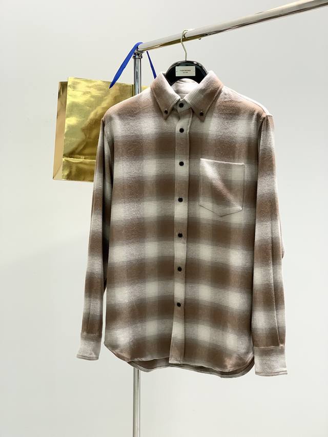 P270，Lp Loro Piana ，2025春季最新品，专柜同步有售，原单狠货，时尚休闲衬衫外套，采用进口原版面料，顶级刺绣工艺字母图案装饰Logo，档次极