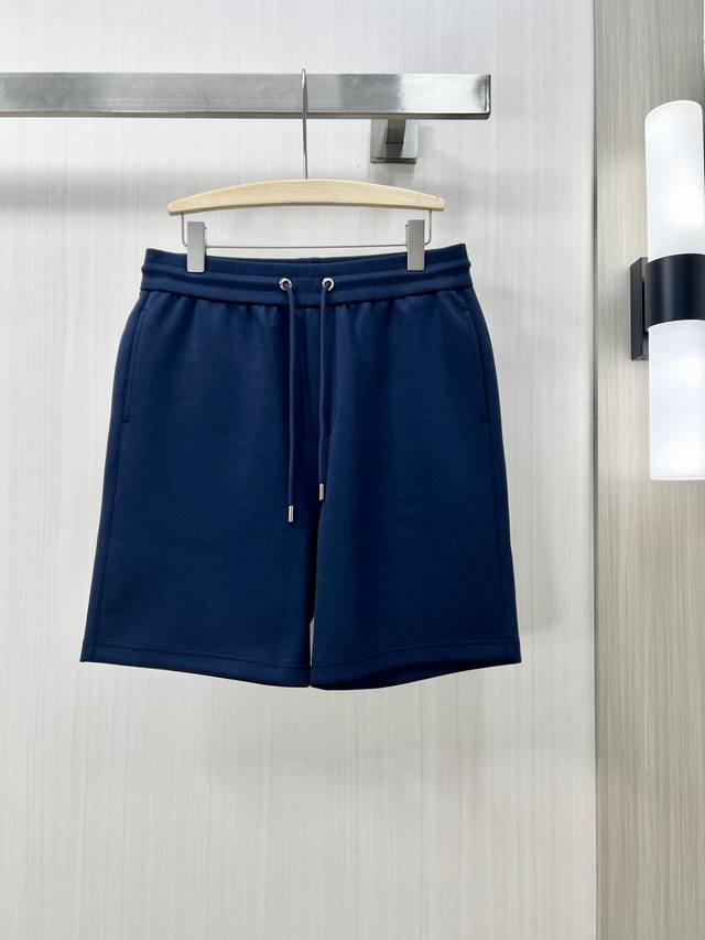 210。Moncler 蒙口 独家专供新款 休闲短裤 高端版本！专柜定制面料 透气舒适度高，细节无可挑剔，品牌元素设计理念，体现高品质。手感细腻柔软！呈现休闲裁