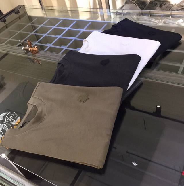 P280Mo家胖哥哥福音2560开春新品 经典时尚百搭微高领长袖衫 订织面料 抓绒高支莫代尔山羊绒混纺 面料柔软细腻 胸前精美立体刺绣Logo！男人的衣柜都少不