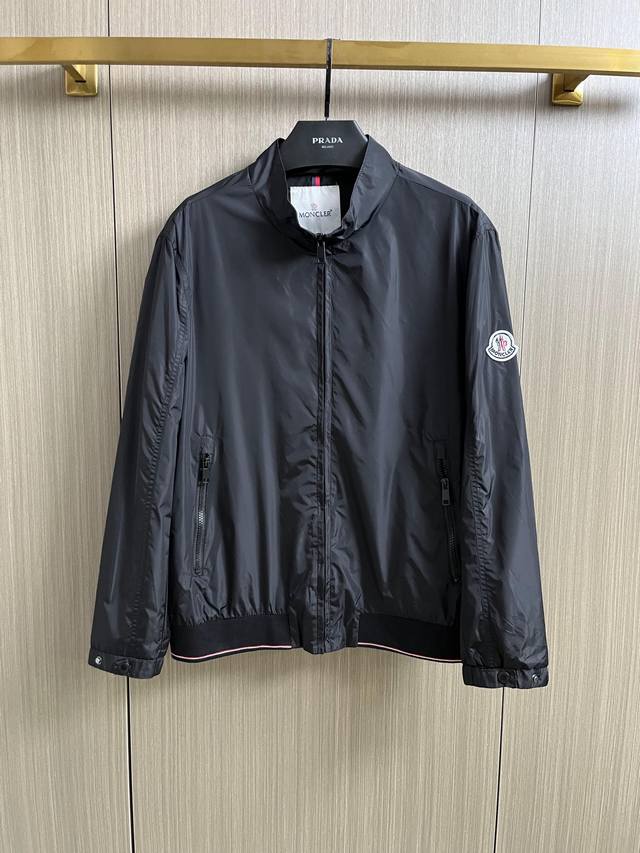 P220 蒙口Moncler 2025春季新款男士夹克外套，原单三标齐全高端版本！专柜定制面料 透气舒适度高，细节无可挑剔，品牌元素设计理念，专业代购级体现高品
