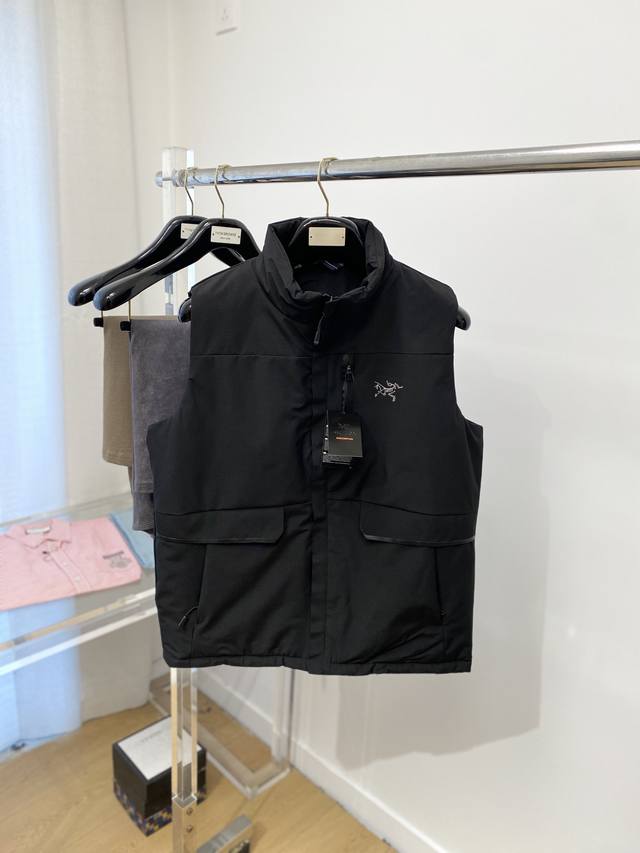 始祖鸟、新品夹克马甲外套，时尚帅气，简约百搭款，胸前顶级印花图案Logo，定制原版面料，不仅挺括，保持潮流的廓形，又穿着舒适，纱织更细腻，码数M-3Xl P27