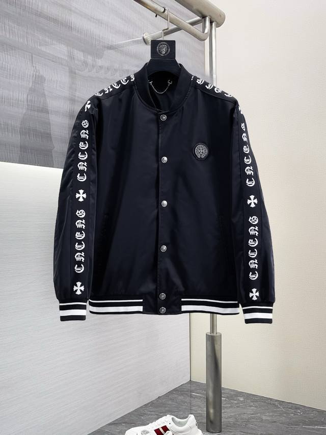 P350 克罗心 2025春季新款夹克外套，秀场新品品相非常完美，双面穿舒适保暖，三标齐全色泽饱满诱人，非常出彩的设计，轻松将时髦感进阶，做工极为考究严谨，走线
