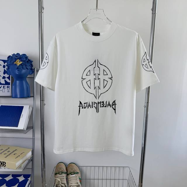 #060 当天到货 现货白现配 Balenciaga巴黎世家反转图案破裂印花Logo短袖T恤 面料: 300G重磅纯棉，随意对比 采用特定重磅32S精棉平纹针织