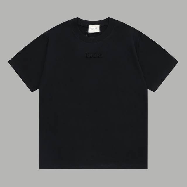 顶级版本 区别通货 款式：古驰Gucci贴布Logo工艺短袖 颜色：图片色 尺码：S-Xl 面料：300克双织纯棉 辅料：全套定制辅料 无性别区分 男女同款
