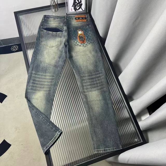 100款号K147 路易威登 24早秋款 男士牛仔裤原厂原布原洗水！进口原版水洗弹力面料，复杂的手工艺叠加，任何一个洗水环节多停留几秒都会变成完全不一样的颜色效