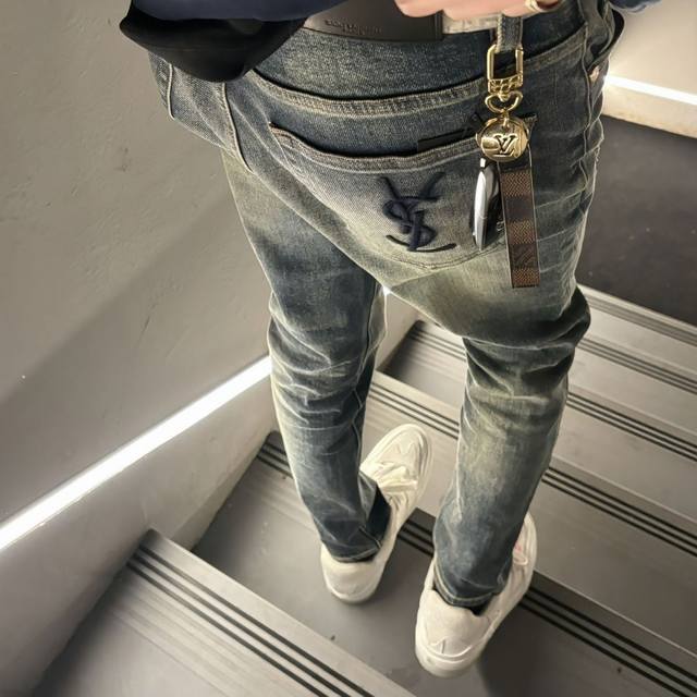 90款号K58 秋季爆款 Saint Laurent Slp 圣罗兰专柜新品牛仔裤！ 圣罗兰家顶级用料超柔高棉水洗牛仔面料！每一件水洗费用高达常规工艺三倍之多，