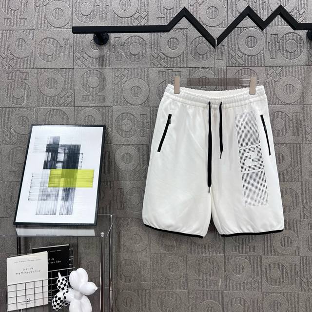 120 隔天到 Fendi 芬迪 双Ff 口袋拉链 2025Ss新款针织短裤，定制面料采用威化布织法，超高端针织工艺，版型紧致立体，定制裤绳五金质感强，顺滑，上
