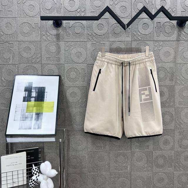 120 隔天到 Fendi 芬迪 双Ff 口袋拉链 2025Ss新款针织短裤，定制面料采用威化布织法，超高端针织工艺，版型紧致立体，定制裤绳五金质感强，顺滑，上