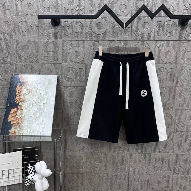 120 隔天到 Gucci 古驰 经典双G 黑白拼色 2025Ss新款针织短裤，定制面料采用威化布织法，超高端针织工艺，版型紧致立体，定制裤绳五金质感强，顺滑，