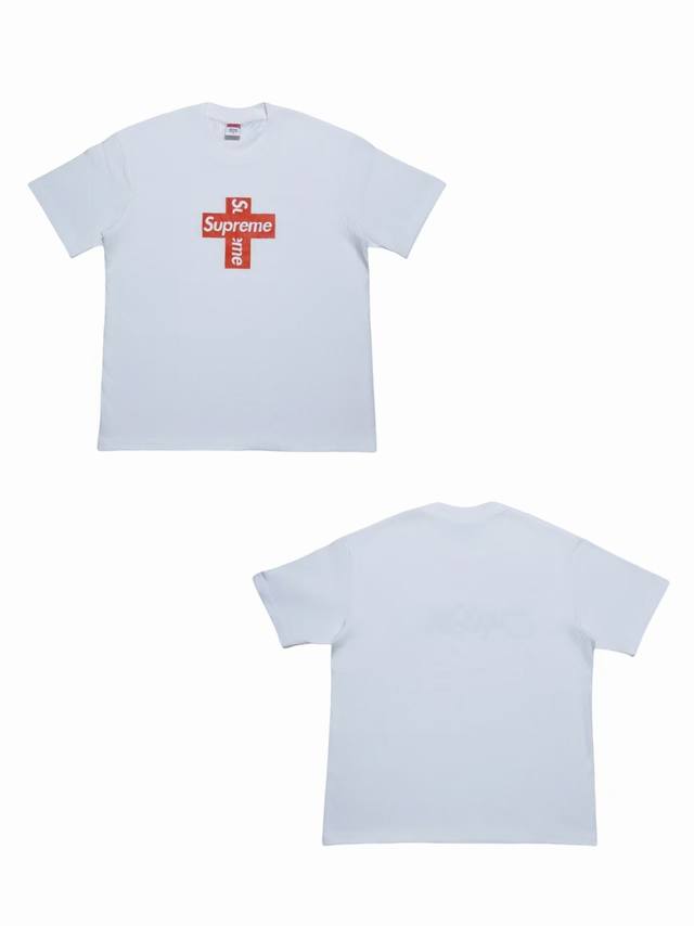 Su101# P60 白底图 Supreme 十字架Logo圆领T恤短袖 男女同款 采用圆筒无缝工艺 原版工艺 衣服侧面没有缝合骨位 鉴定重点 面料：全都订织定