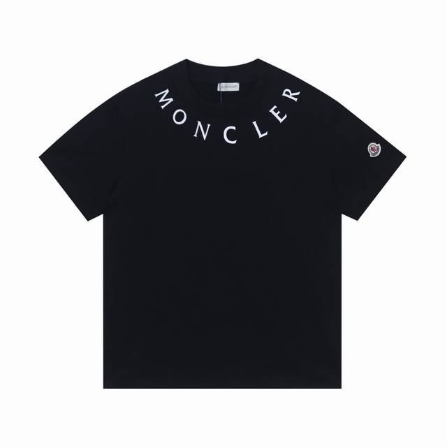 P80#K006 Moncler 蒙口 官网同款印花图案 2025新款 领口字母印花 定制袖章 男女同款 短袖T恤 - 26G双纱纯棉顶级面料 手感柔软 百分百