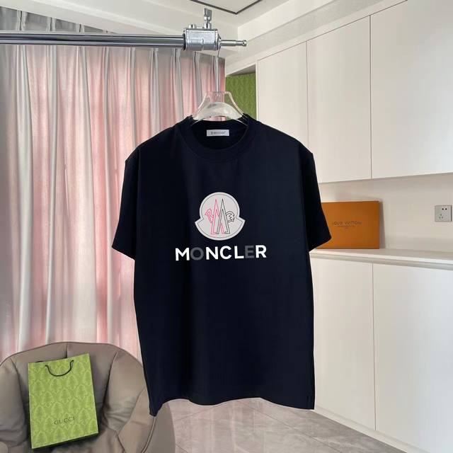 P100 Moncle* 蒙口2025夏季新款 个性Logo印花 定制面料300 短袖T恤 男女同款 尺码：S M L Xl Xxl 五个码 颜色：黑色 白色