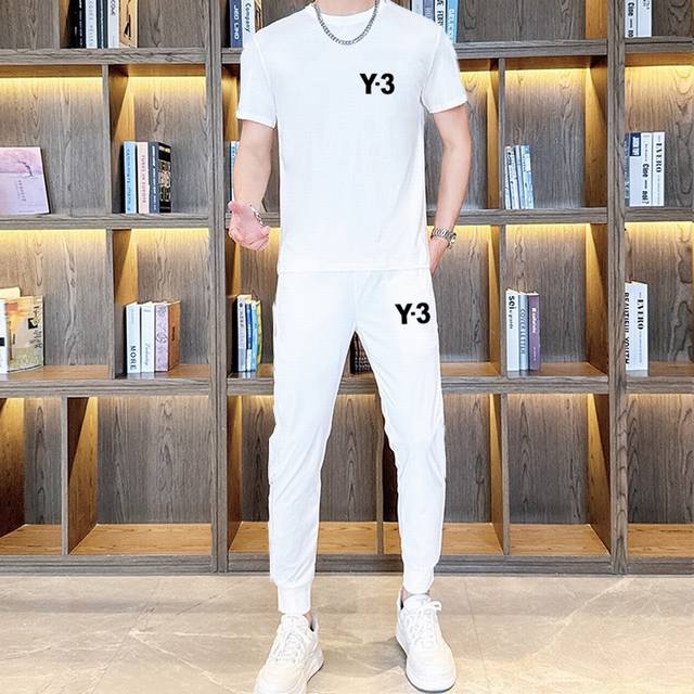 P240 Y-3 胖子福音 2025官网同款.世界知名奢侈品牌.夏季男士 双丝光 高品质货套装 采用进口原单面料 ，当季时尚潮流款，百搭爆款。简洁大方，精密的车