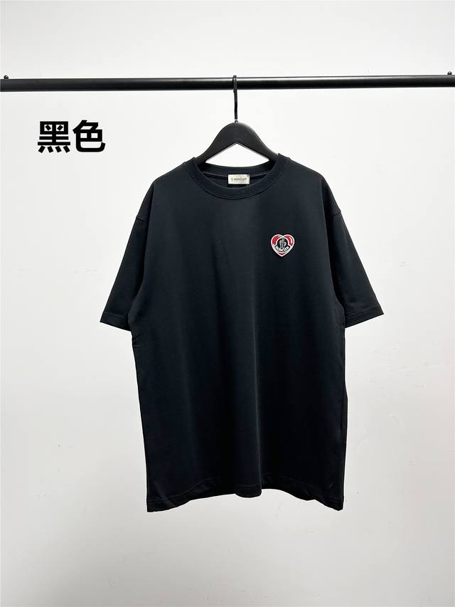 P110 [Moncler 蒙口] 2025Fw刺绣徽章短袖T恤 颜色：黑色 白色 尺码：S M L Xl 2Xl