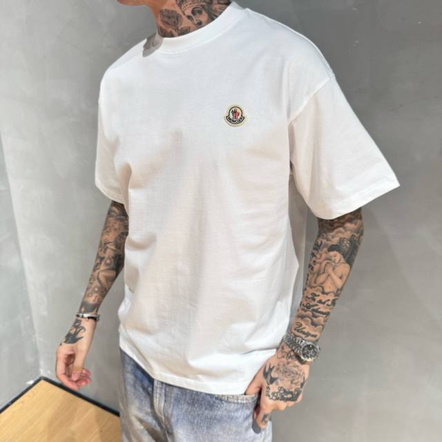 P100 [Moncler 蒙口] 2025Fw徽章短袖T恤 颜色：黑色 白色 尺码：S M L Xl 2Xl