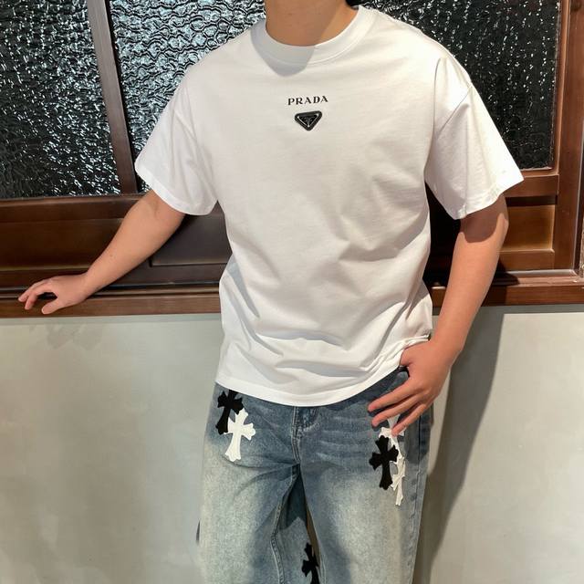 P110 [Prada 普拉达] 2025Fw短袖T恤 颜色：黑色 白色 尺码：S M L Xl 2Xl