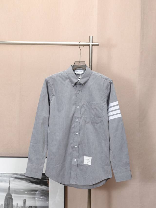 200 Thom Browne 汤姆布朗 .Tb经典色织法兰绒色织高密细纹长袖衬衫 意大利制造产地标版本 面料采用高密色织定织 成分100%新疆长绒棉 扣子采用
