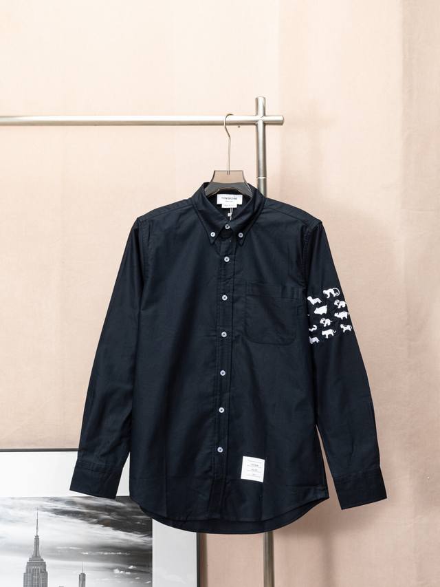 200 Tb四季小动物环绕刺绣新款现货 Thom Browne 汤姆布朗.Tb衬衫经典单袖刺绣小动物环绕图案牛津纺长袖衬衣 意大利制造产地小标 面料采用定制牛津