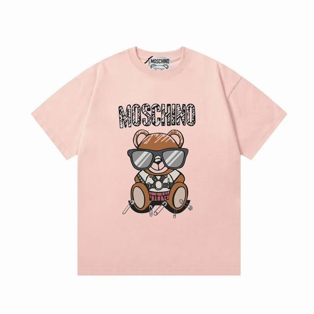 P100 Moschino 莫斯奇诺 2025新款 超萌系列 墨镜熊字母Logo 男女同款 短袖T恤 定制300克100％双纱纯棉面料 定染32支双股螺纹 领标