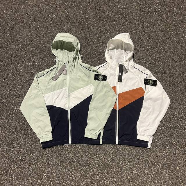 110款号237 Stone Island 石头岛24Ss新款袖标徽章Logo轻薄防晒服，经典连帽皮肤衣，舒适透气 防紫外线百搭不拘束，夏日炎炎人手必备防晒服，