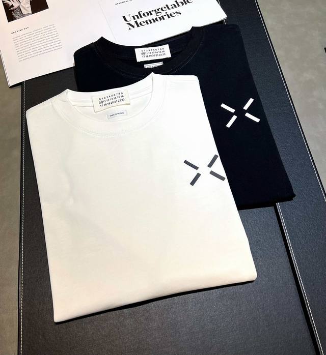 110 马丁 马吉拉 Martin Margiela ～2025年新款春夏270克重的双纱平纹纯棉潮牌短袖上新搭配 硅胶工艺 定制简单大方得体，男女同款搭配可入