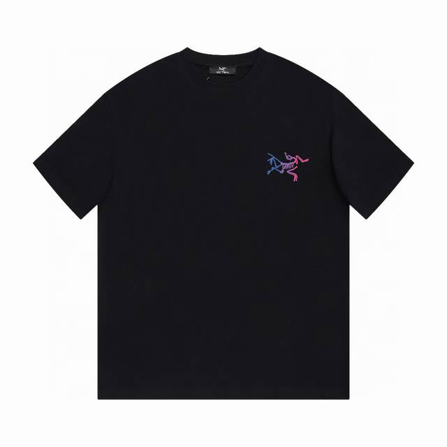 100 Archery 始祖鸟 印花Logo圆领短袖T恤男女同款 吊牌 领标 水洗唛 三标齐全 定织定染280克精梳棉面料 尺码：S-Xxl 颜色：黑色，白色